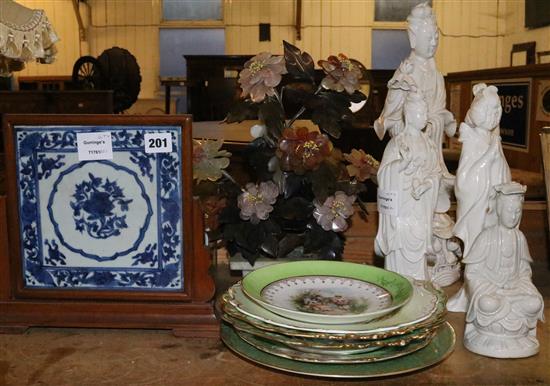 Group of decorative plates and figures, & a hardstone mode of a tree